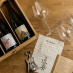 Abonnement vin nature : box de vin nature, bouteilles et fiche de dégustation