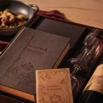 Accords mets vins box : coffret ouvert avec livre, verres et bouteille