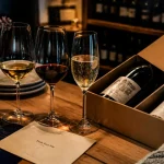 Trois fois vin : trois verres, boîte cadeau et papier de dégustation