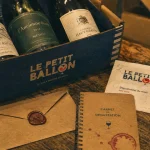 Leptitballon : boîte de vins Le Petit Ballon sur table bois