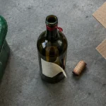 Recyclage bouteilles de vin : tri du verre, bouteille et bac vert